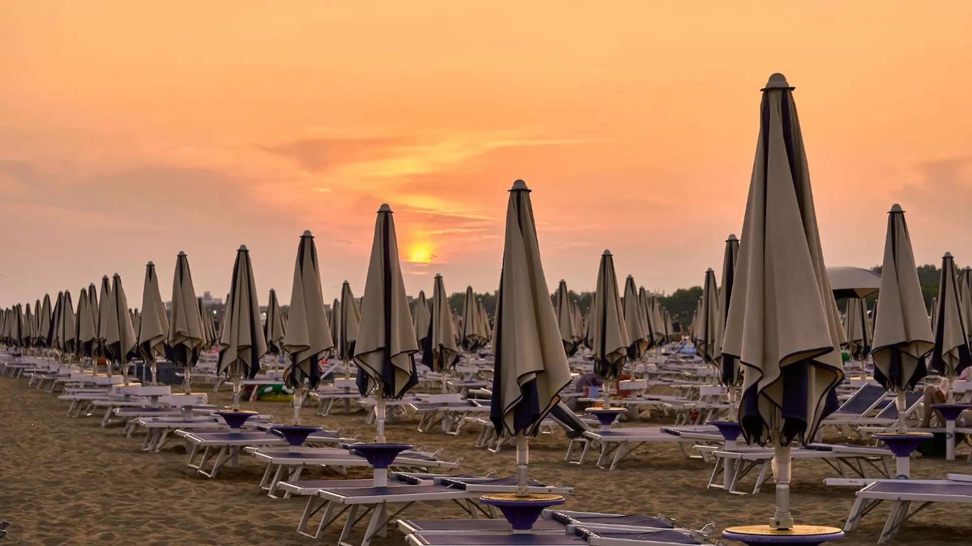 Enjoy The Sun From The Terrace Of Our Studio Bibione İtalya